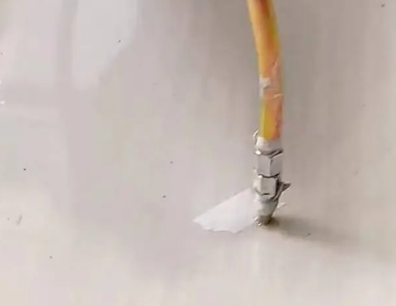 海陵瓷砖空鼓维修公司专业解答在瓷砖铺贴过程中，如果使用的砂料过粗（如全部使用了粗砂），可能会导致以下问题
